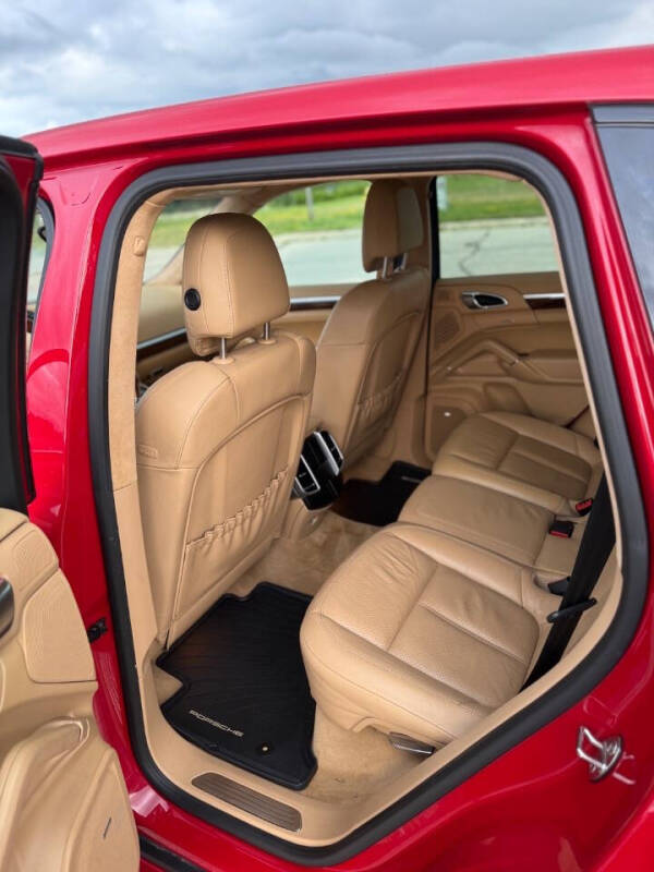 2013 Porsche Cayenne GTS