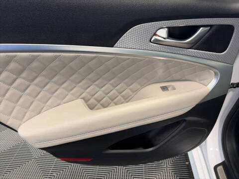 2023 Genesis G70