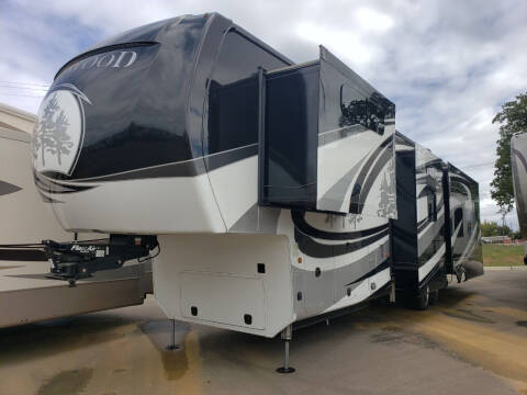 2018 Keystone Redwood 3881ES