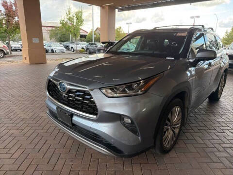 2023 Toyota Highlander Hybrid Platinum