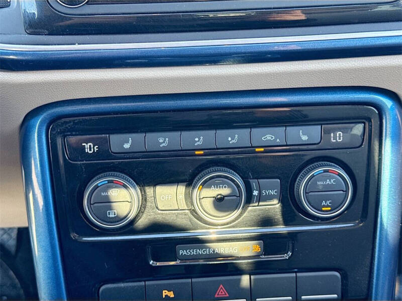 2019 Volkswagen Beetle 2.0T SE