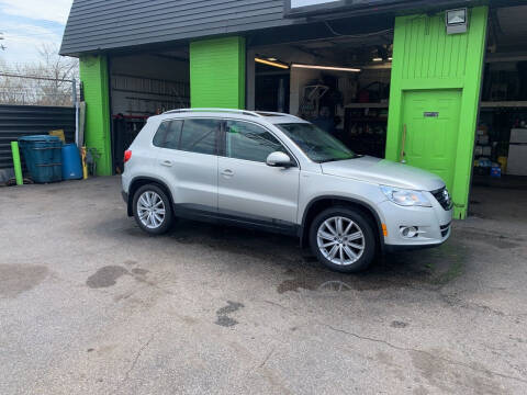 2010 Volkswagen Tiguan for sale at Xpress Auto Sales in Roseville MI