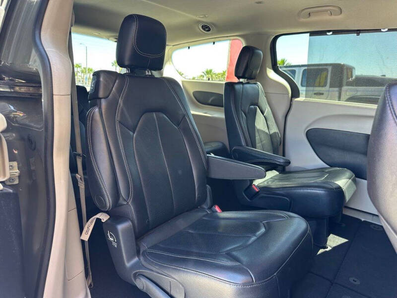 2022 Chrysler Pacifica Touring L