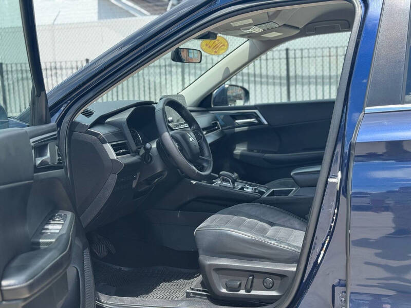 2022 Mitsubishi Outlander SE