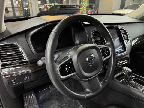 2018 Volvo XC90 T6 Momentum