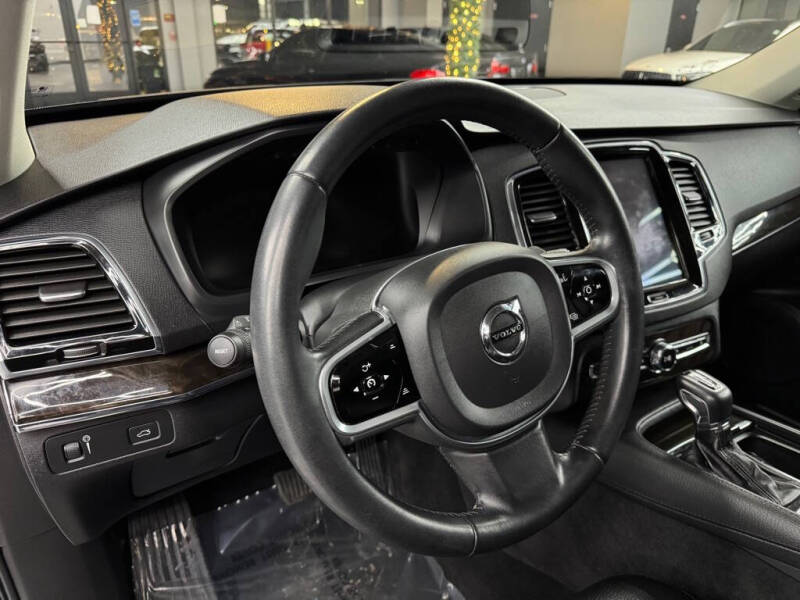 2018 Volvo XC90 T6 Momentum