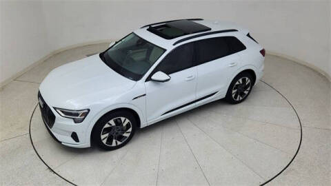 2022 Audi e-tron quattro Premium