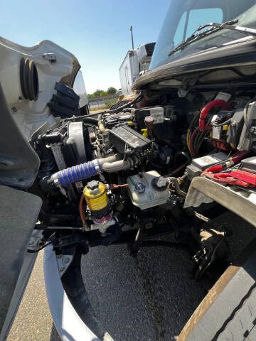 2021 Freightliner M2 106