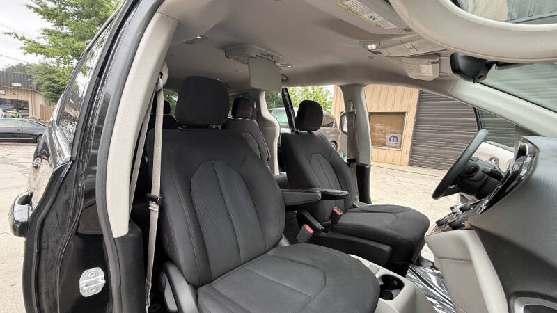 2017 Chrysler Pacifica Touring