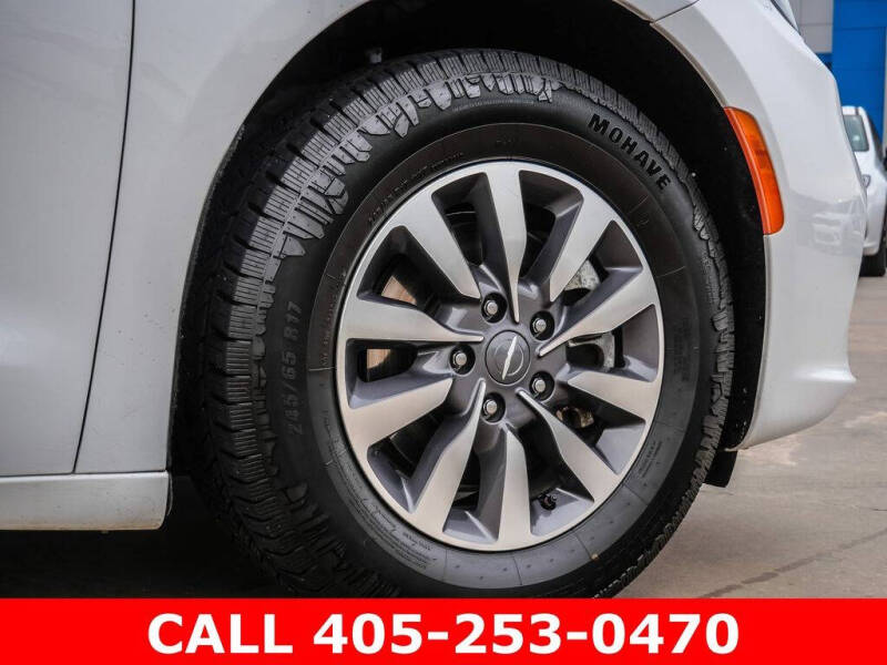 2024 Chrysler Pacifica Plug-In Hybrid Select