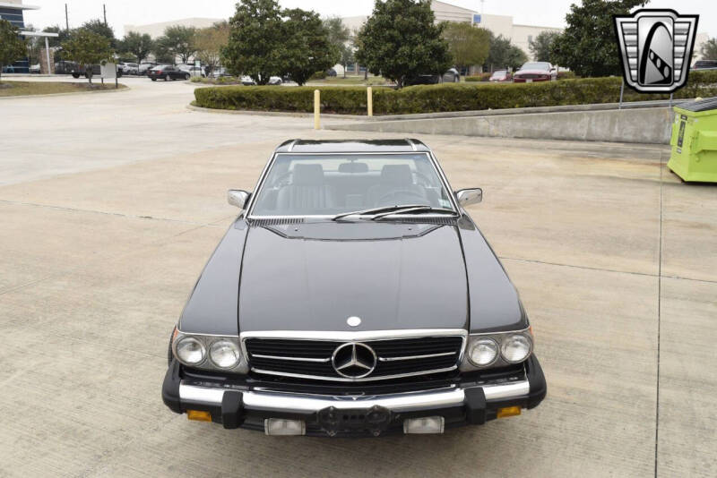 1988 Mercedes-Benz 560-Class 560 SL