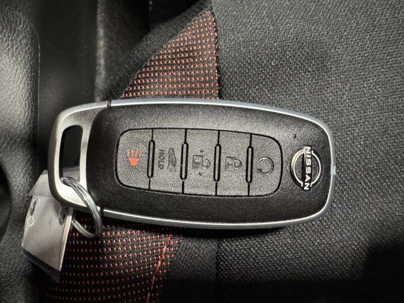 2025 Nissan Versa SR