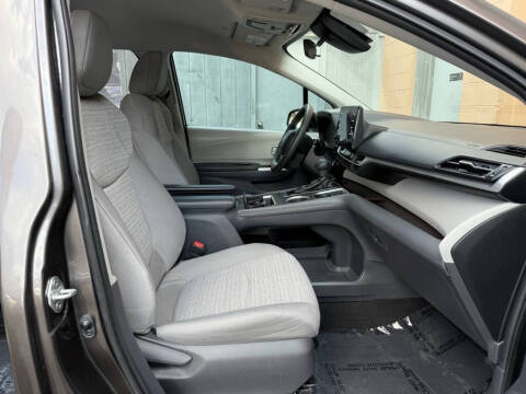 2021 Toyota Sienna LE 8-Passenger