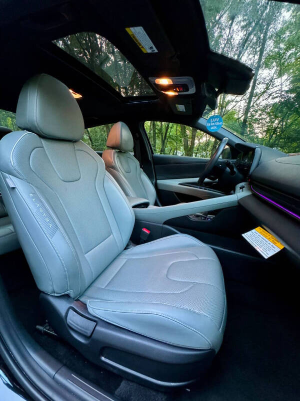 2025 Hyundai Elantra Hybrid Limited