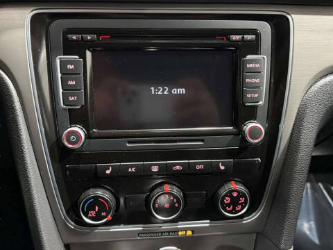 2015 Volkswagen Passat 1.8T SE