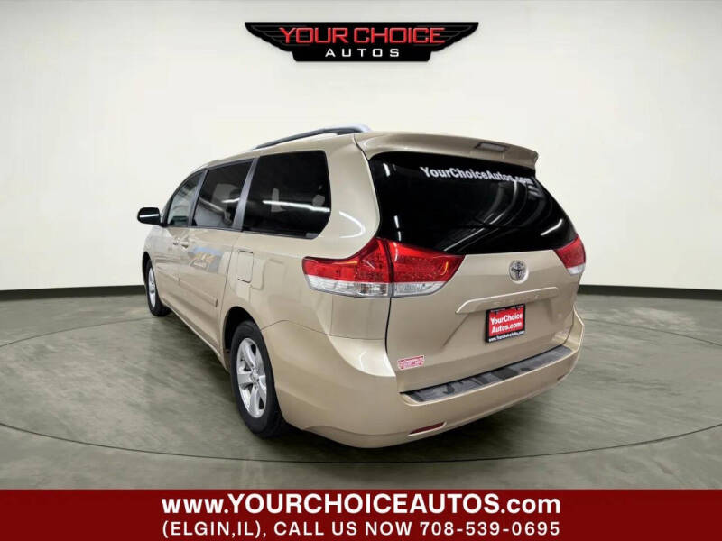2012 Toyota Sienna LE 8-Passenger