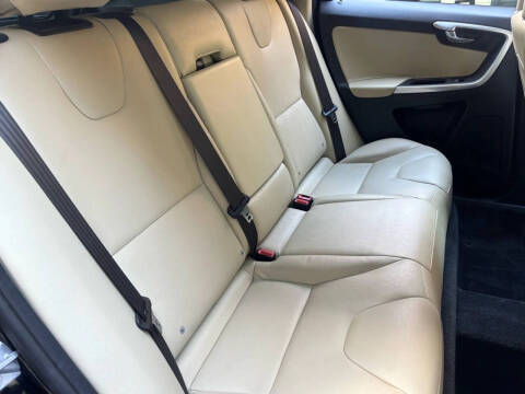 2016 Volvo XC60 T6 Drive-E