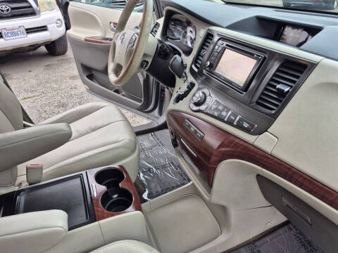 2014 Toyota Sienna XLE 8-Passenger