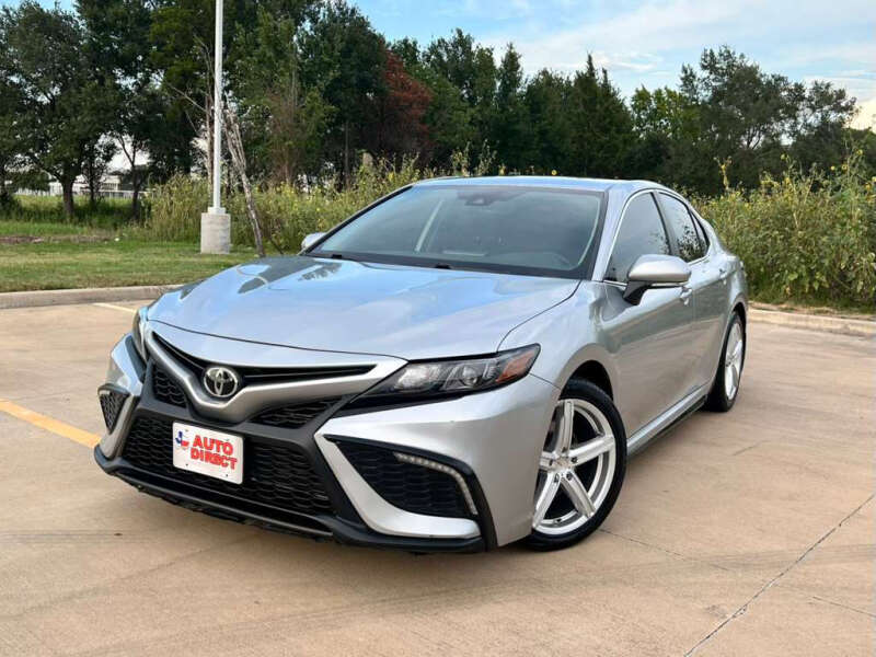 2024 Toyota Camry SE's photo