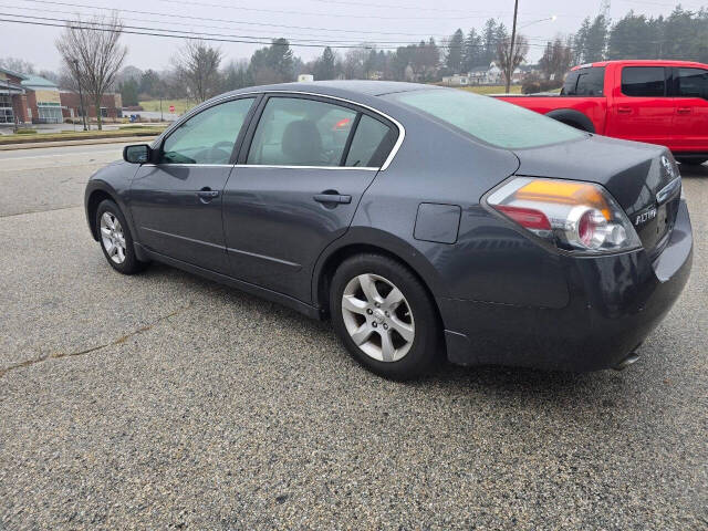 2007 Nissan Altima for sale at QUEENSGATE AUTO SALES in York, PA