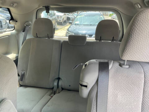2014 Toyota Sienna LE 8-Passenger