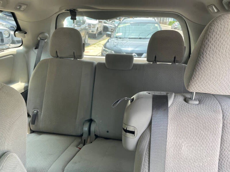 2014 Toyota Sienna LE 8-Passenger