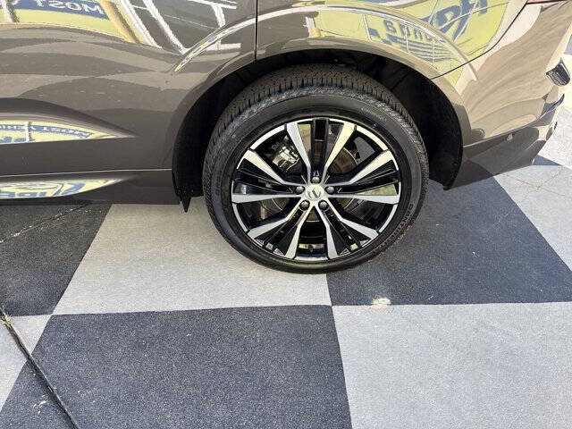 2025 Volvo XC60 B5 Plus Dark Theme