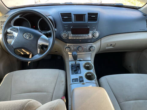 2012 Toyota Highlander SE
