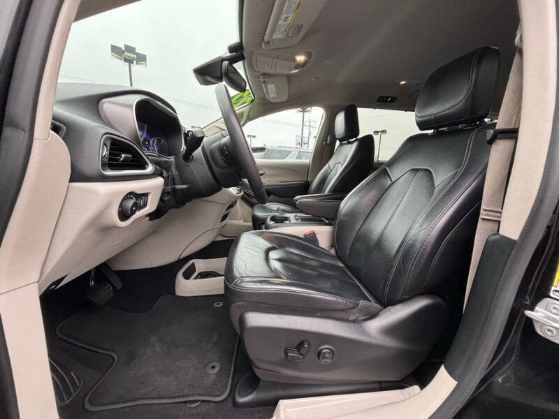 2022 Chrysler Pacifica Touring L