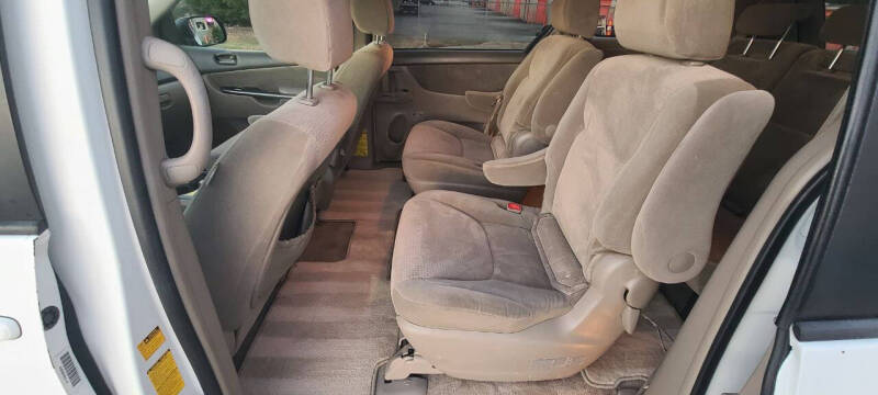 2010 Toyota Sienna LE 7-Passenger