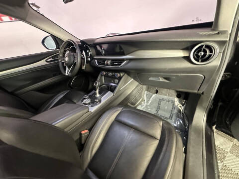 2018 Alfa Romeo Stelvio Sport