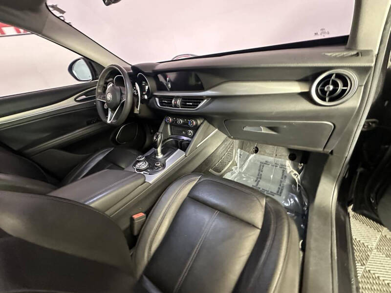 2018 Alfa Romeo Stelvio Sport