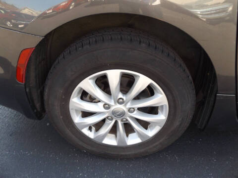 2017 Chrysler Pacifica Touring-L