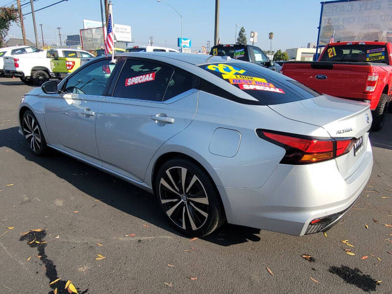 2022 Nissan Altima SR photo 6