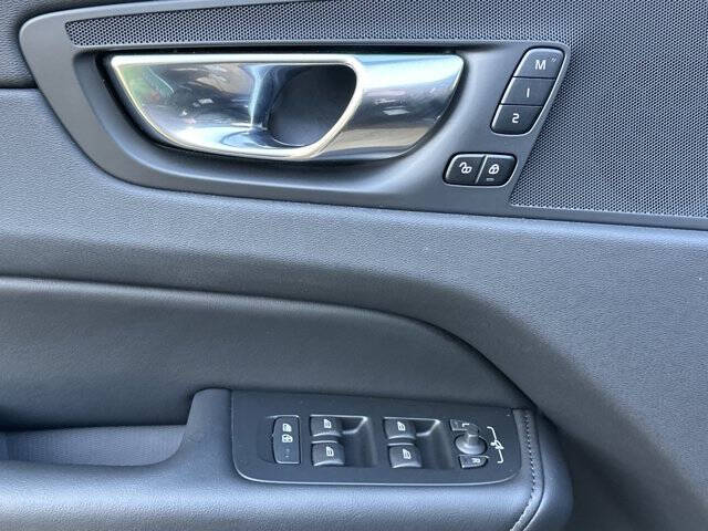 2025 Volvo XC60 B5 Plus Dark Theme