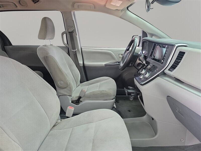 2019 Toyota Sienna L 7-Passenger