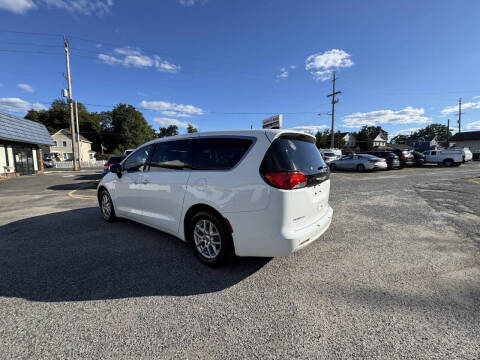2022 Chrysler Voyager LX