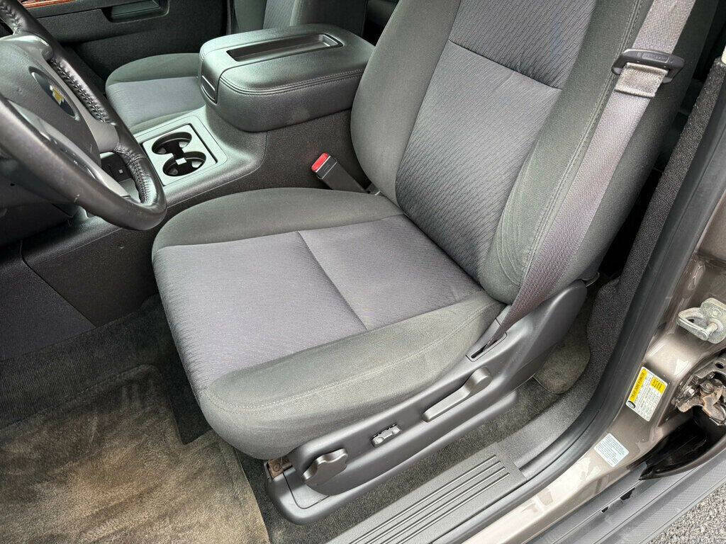 2014 Chevrolet Suburban 23