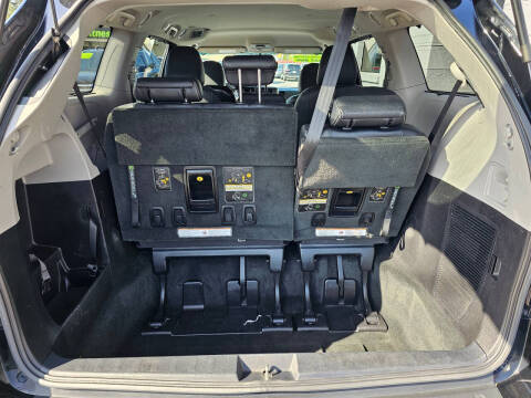 2017 Toyota Sienna SE 8-Passenger