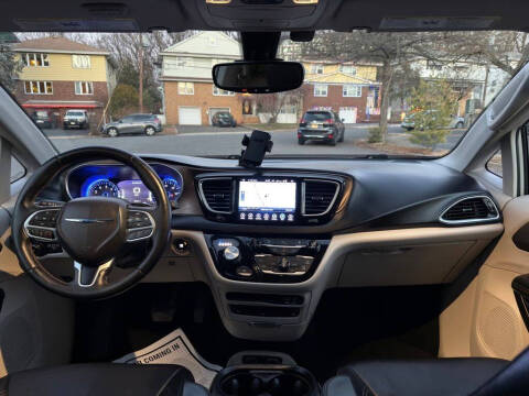 2017 Chrysler Pacifica Touring-L Plus