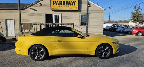2015 Ford Mustang for sale at Parkway Motors in Springfield IL