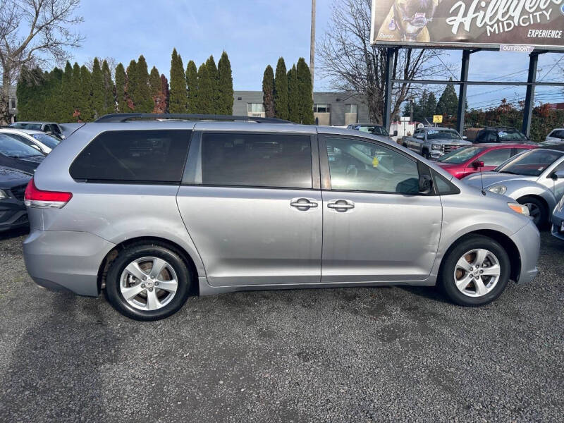 2011 Toyota Sienna LE 7-Passenger Auto Access Seat