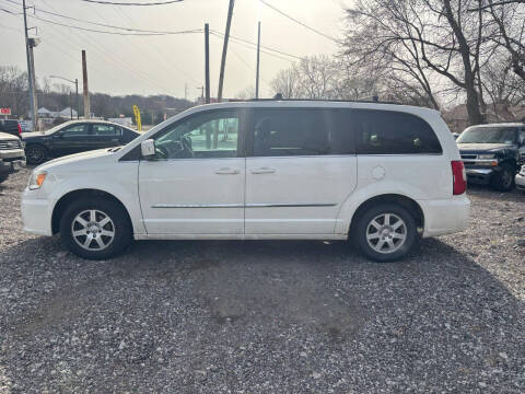 2011 Chrysler Town and Country for sale at Savior Auto in Independence MO
