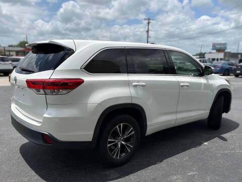 2017 Toyota Highlander LE