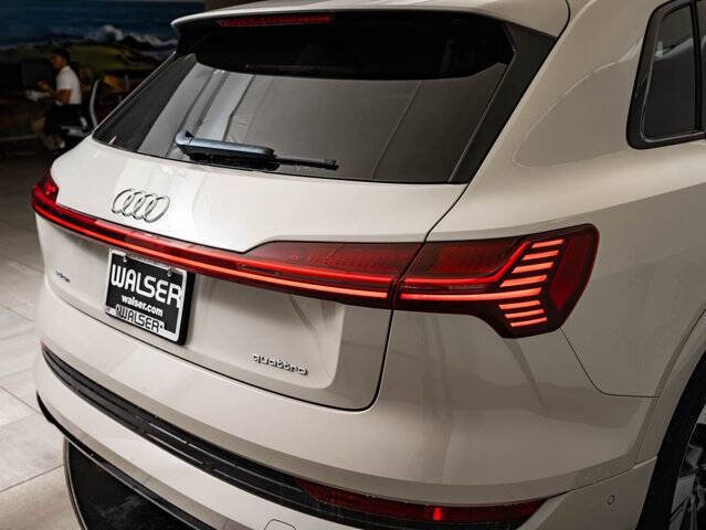 2021 Audi e-tron quattro Premium