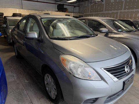 2012 Nissan Versa 1.6 SV
