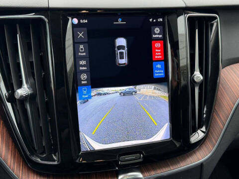 2023 Volvo XC60 B5 Plus Dark Theme