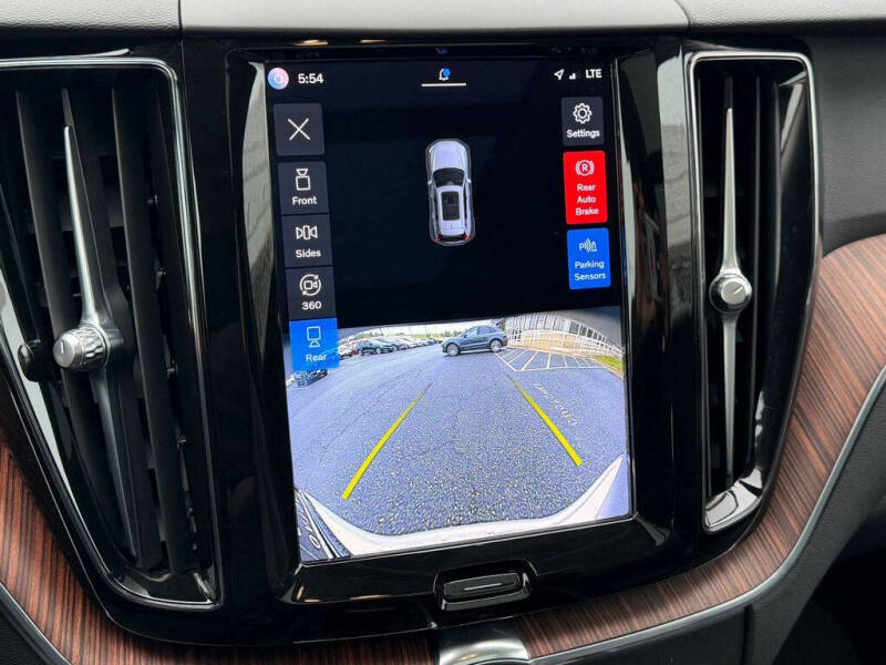 2023 Volvo XC60 B5 Plus Dark Theme