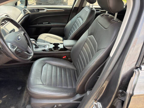 2016 Ford Fusion SE