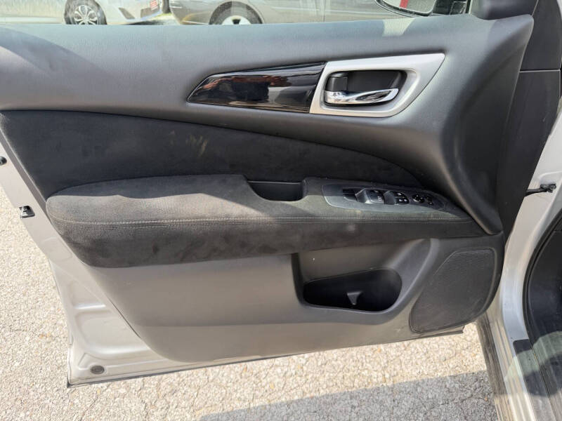 2016 Nissan Pathfinder SV
